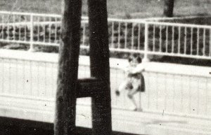 Scan-100313-10 Punčka na mostu