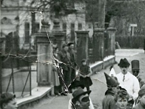 100809 pust pred občino-11